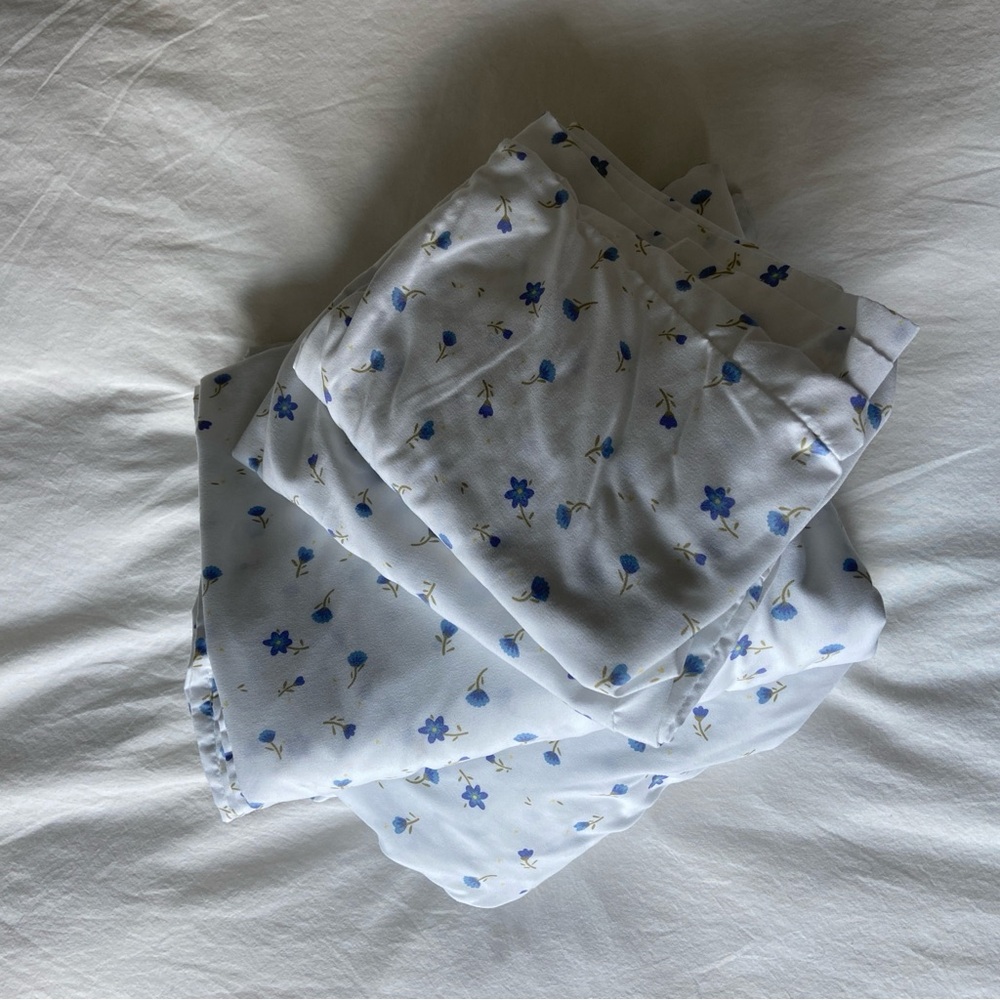 Elegant Blue Floral Bedding Sheets